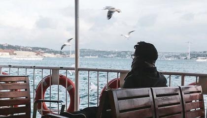 开云APP-法国乒乓球队逆袭日本队，樊振东三分雨点燃全场的精彩瞬间