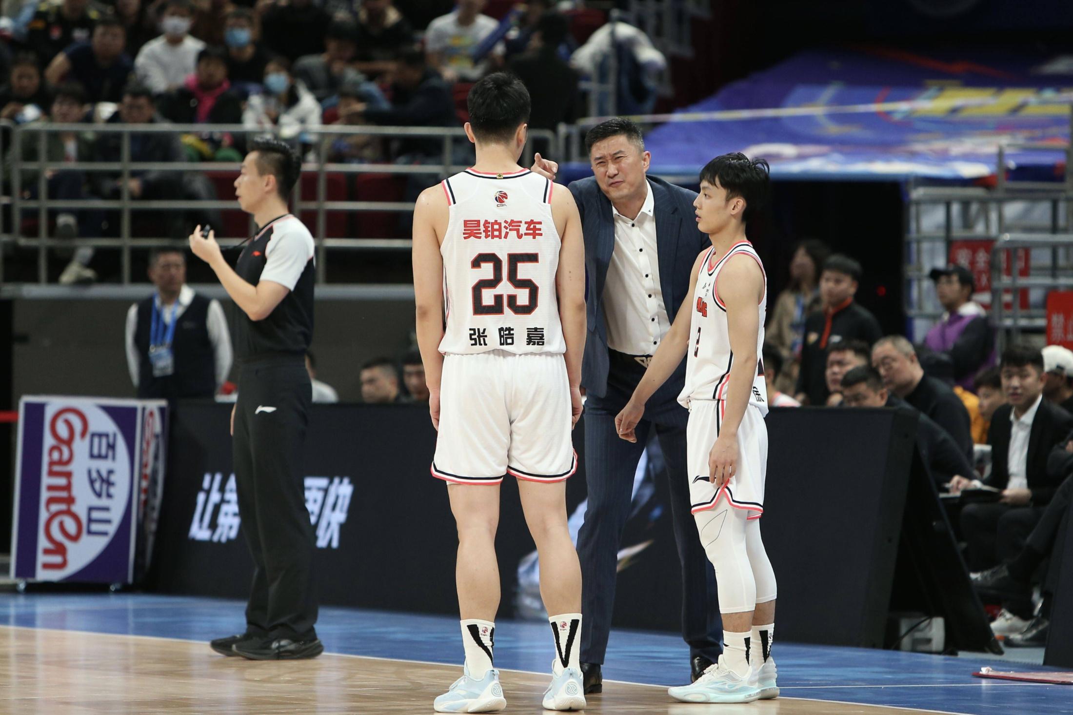 关于鹈鹕险胜广东队,戈贝尔扛起全队的信息 关于鹈鹕险胜广东队,戈贝尔扛起全队的信息