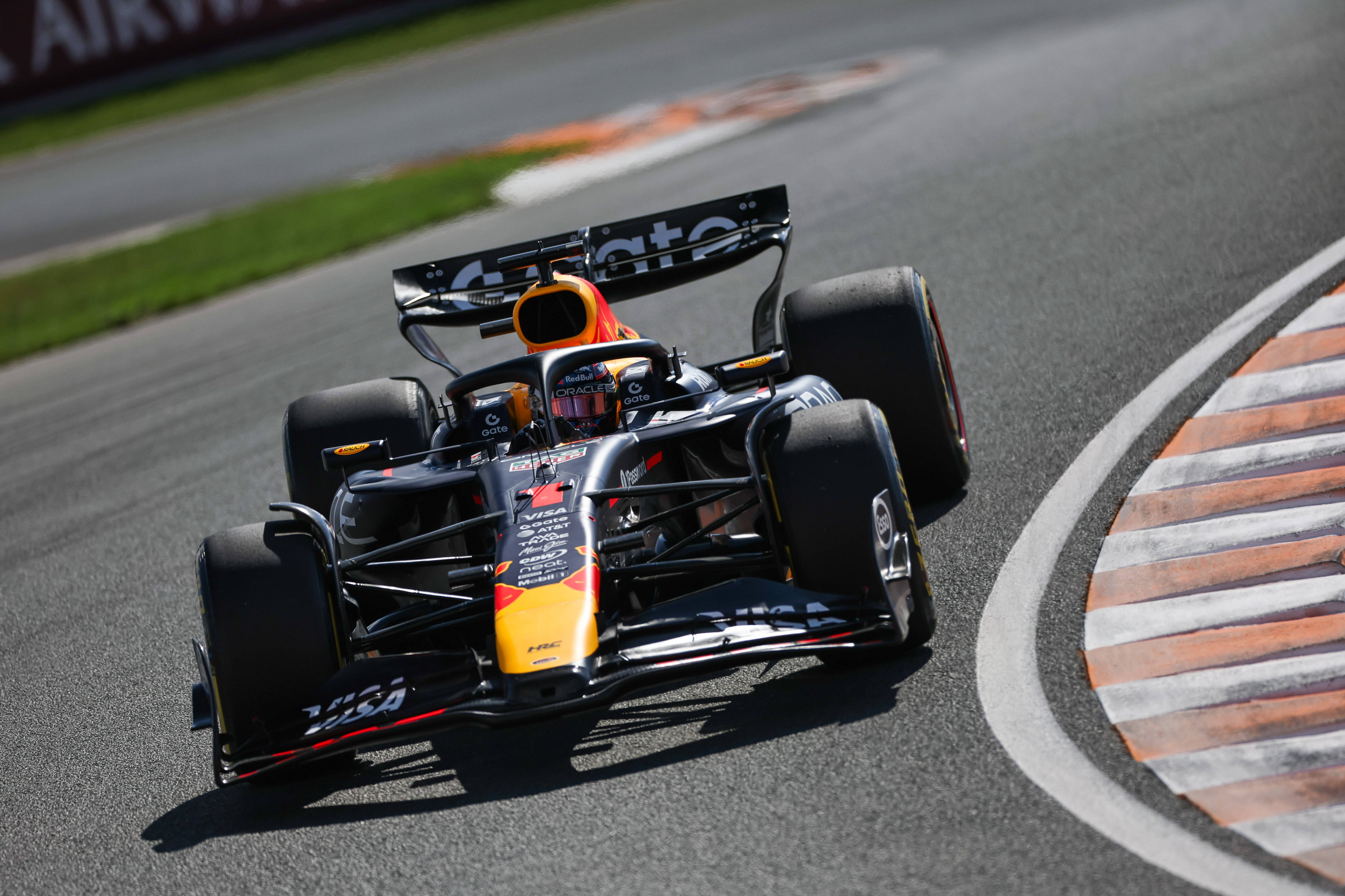 迈凯伦绝杀梅赛德斯，皮亚斯特里惊艳四座的简单介绍