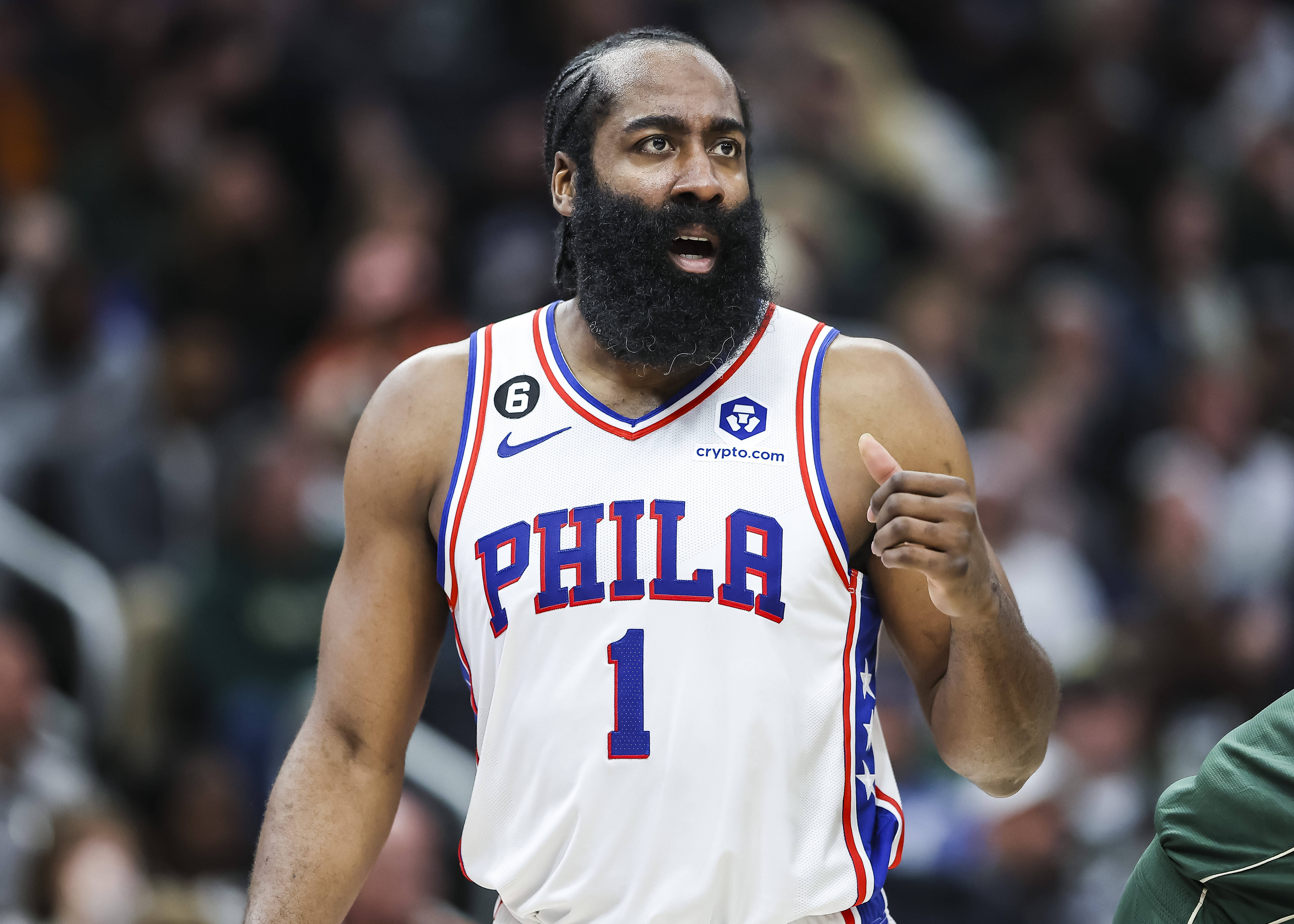 热火鏖战福建队，哈登带队取胜