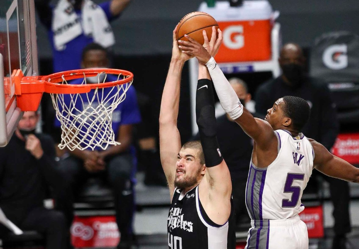 火箭逆转辽宁队，福克斯高光表现