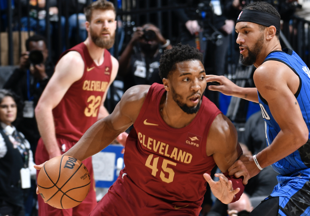 开云官网-马刺险胜快船，布伦森点燃赛场